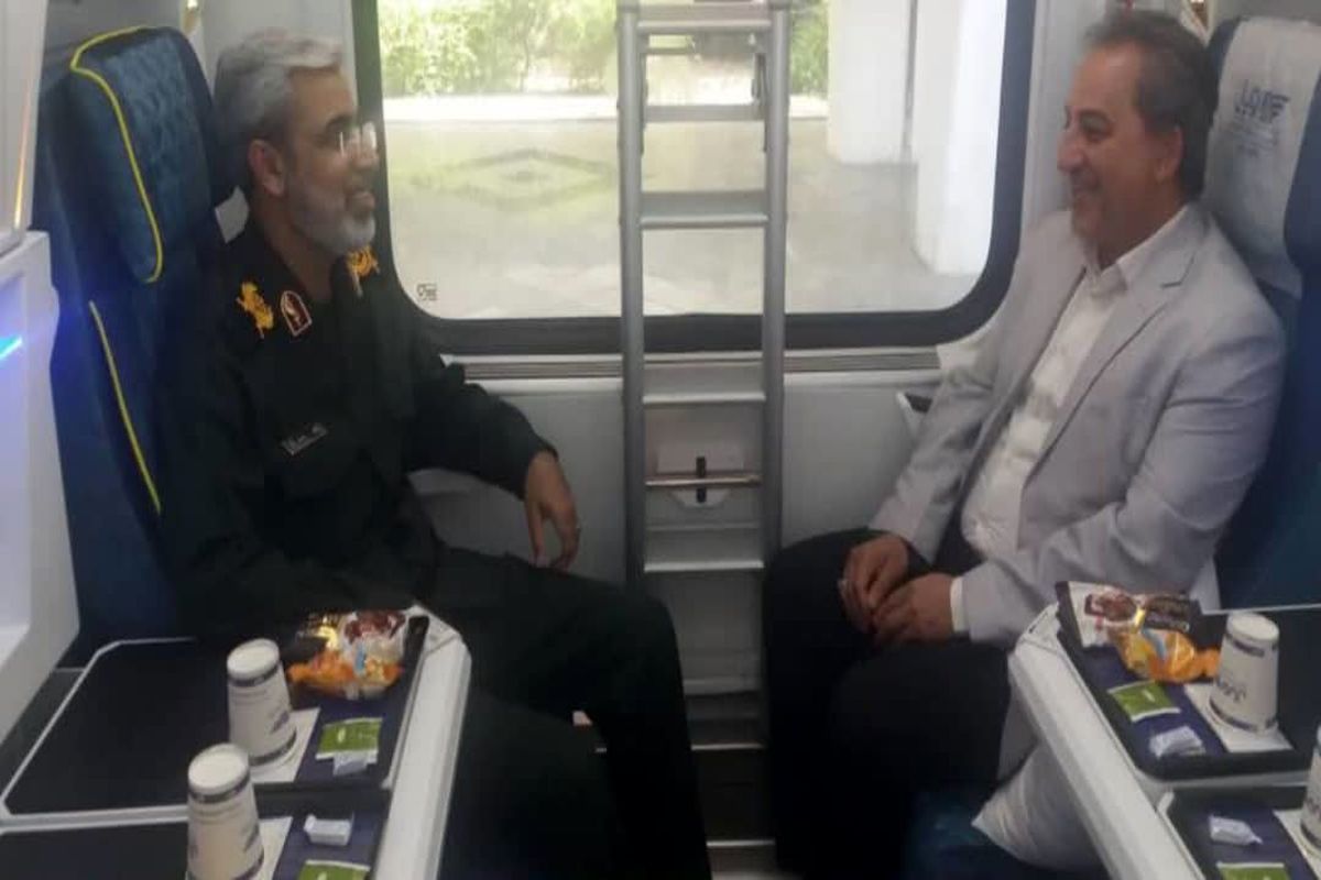 مدیرکل راه آهن و فرمانده سپاه در قطار پنج ستاره