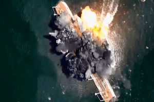 حمله هوایی آمریکا یک شناور در دریای کارائیب + فیلم