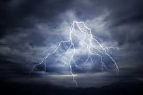 وقوع ۳ حادثه صاعقه زدگی در کمتر از یک ساعت