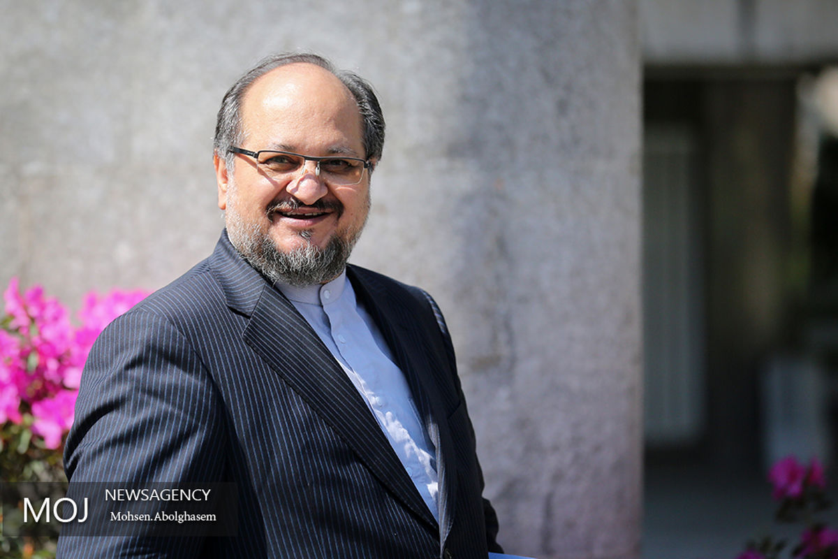 محمد شریعتمداری وزیر صنعت، معدن و تجارت