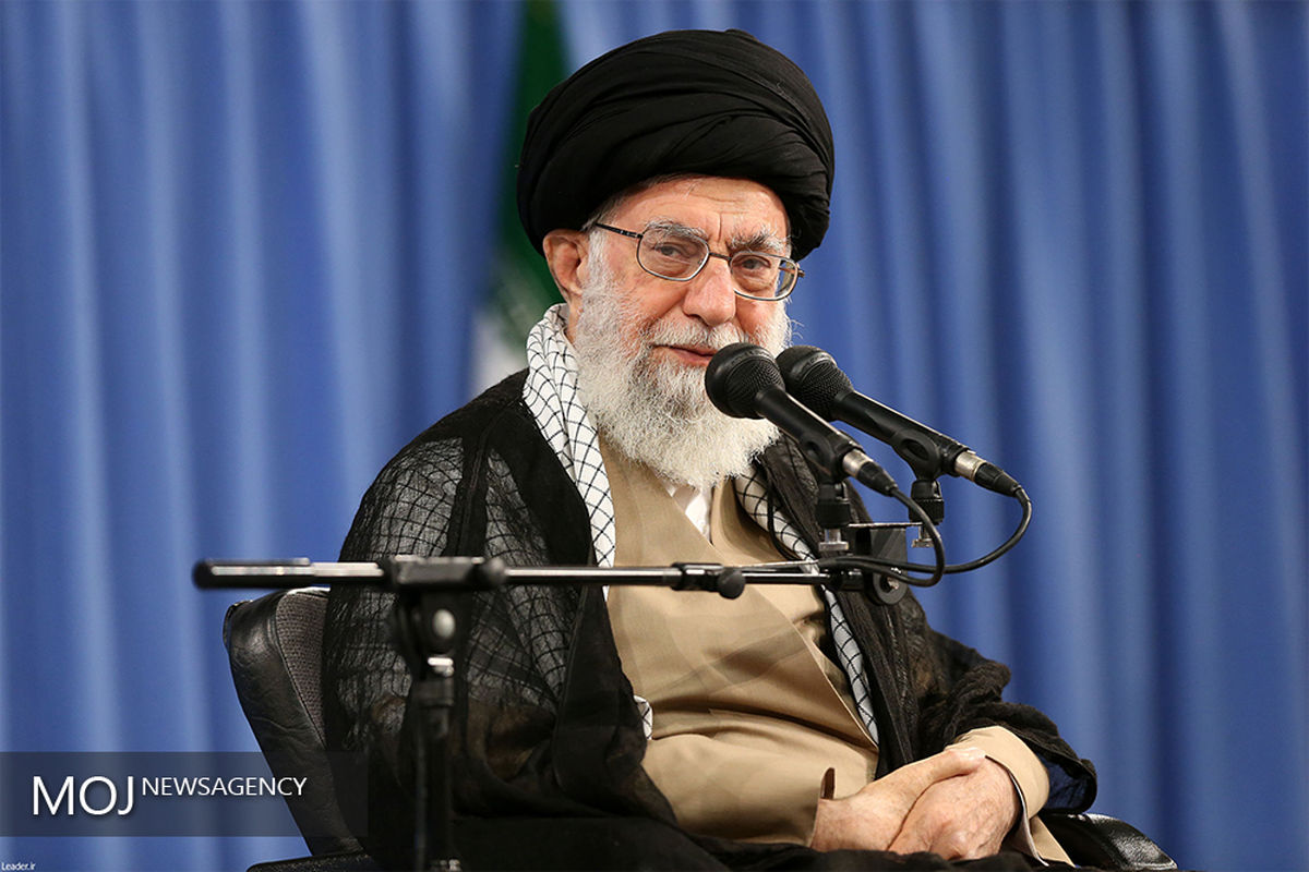 مراسم شب خاطره دفاع‌ مقدس با حضور مقام معظم رهبری