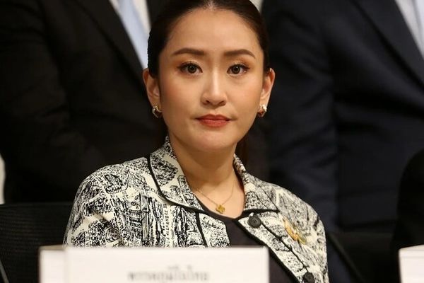 جوان‌ترین نخست‌وزیر تایلند پس از یک سال از قدرت کنار گذاشته شد