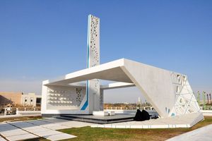 مشهد به دو یادمان بزرگ شهدا مزین می شود