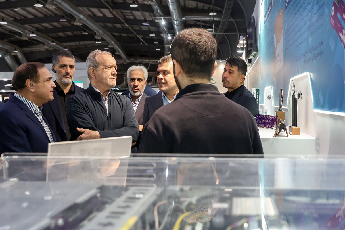 مسعود پزشکیان در نمایشگاه فر ایران