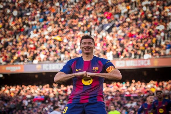 لواندوفسکی وارد جمع ۱۵ گلزن تاریخ بارسلونا شد