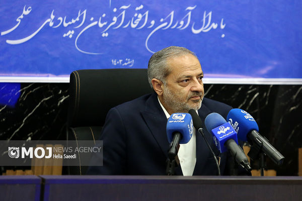 وزیر آموزش و پرورش بر استمرار آموزش دانش‌آموزان به صورت حضوری و مجازی تاکید کرد