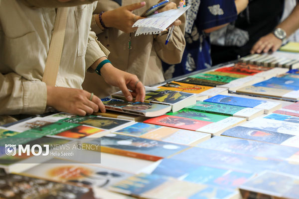 پیاده‌راه کتاب از میدان انقلاب تا چهارراه ولیعصر راه اندازی می‌شود