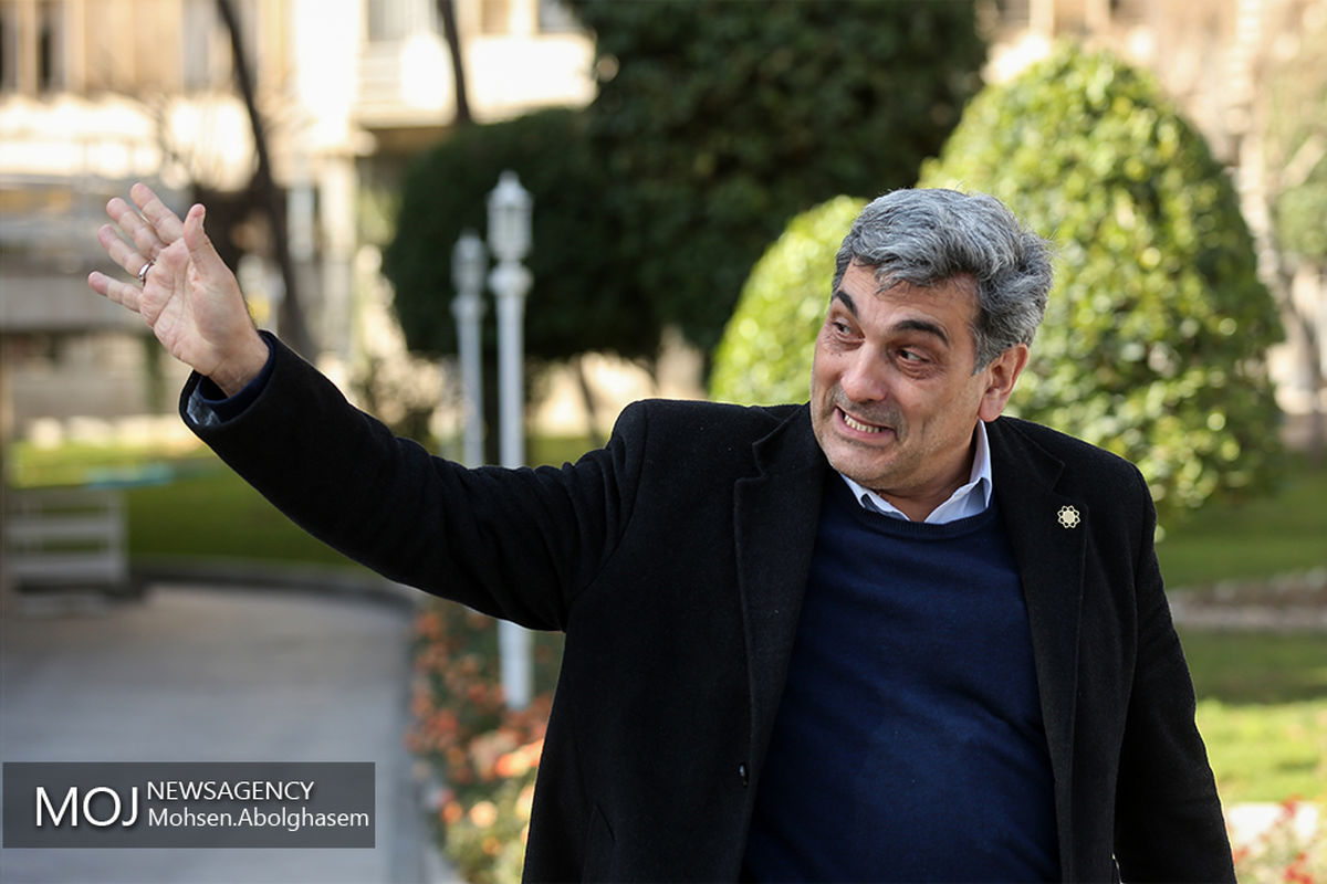 حاشیه جلسه هیات دولت - ۱۹ دی ۱۳۹۷/پیروز حناچی شهردار تهران