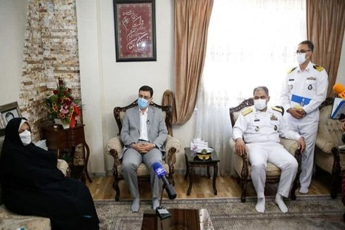 سید امیرحسین قاضی‌زاده هاشمی و امیر دریادار شهرام ایرانی