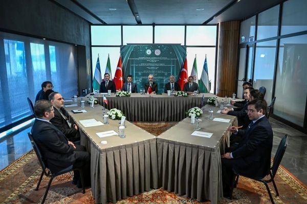اولین نشست سه‌جانبه وزرای حمل و نقل ایران، ترکیه و ازبکستان در استانبول برگزار شد