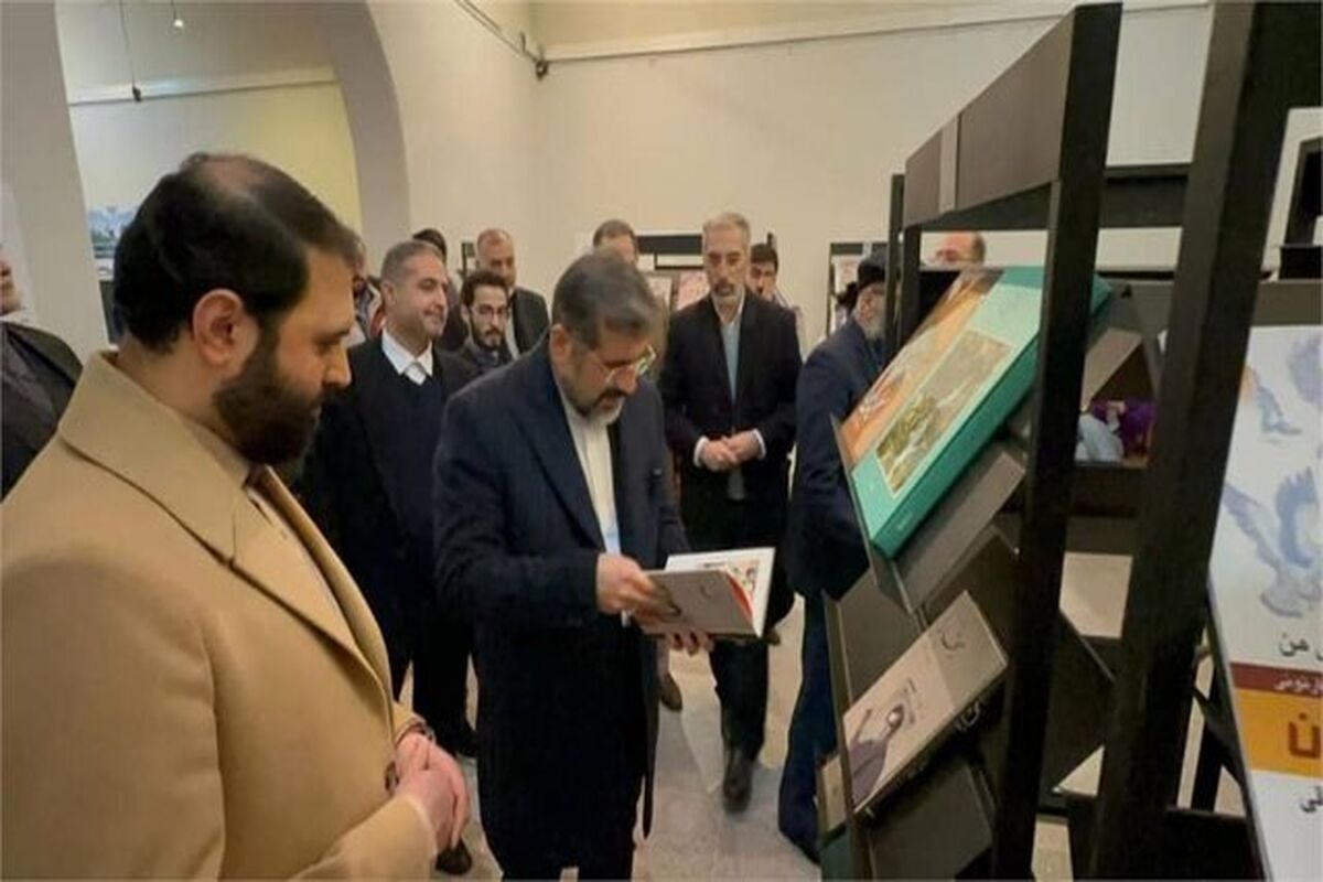 بازدید وزیر فرهنگ و ارشاد اسلامی از جشنواره تجسمی فجر
