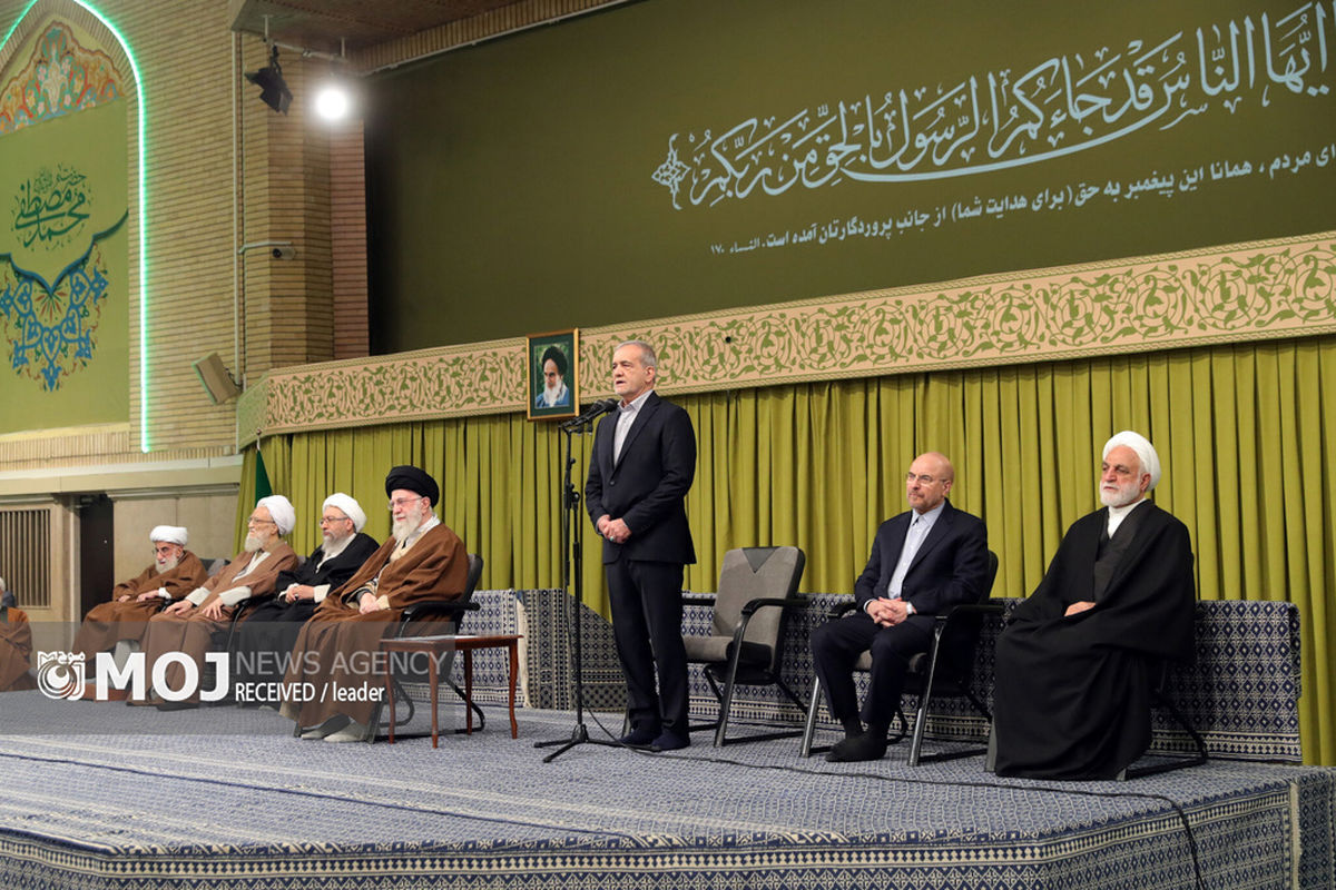 دیدار مسئولان نظام و سفرای کشورهای اسلامی با رهبر انقلاب اسلامی