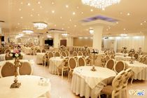 پذیرش یک سوم جمعیت  در تالارهای پذیرایی در خمینی شهر