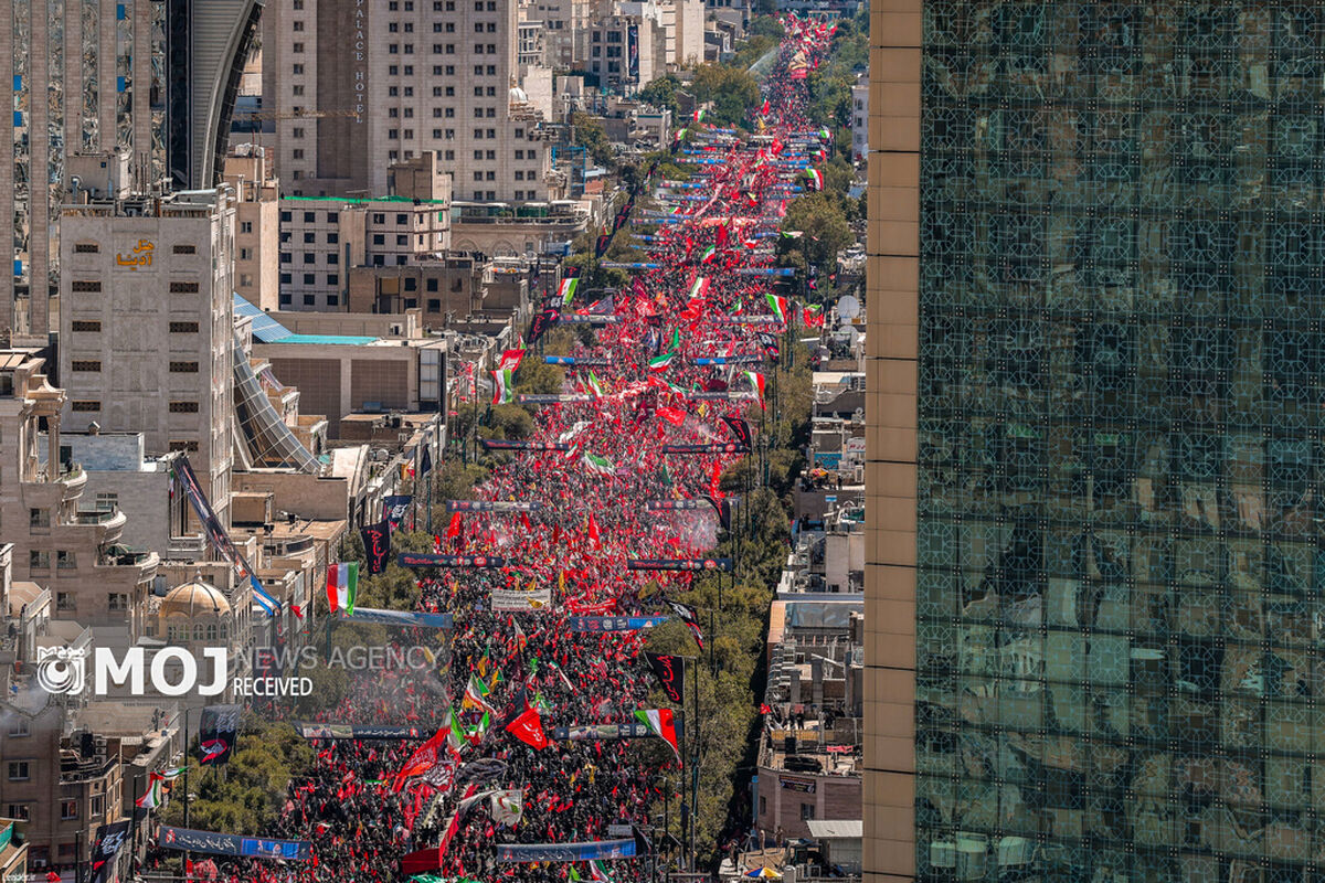 تشییع پیکر مطهر قائد شهید انقلاب اسلامی در مشهد مقدس