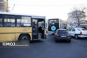 امروز  اتوبوسرانی و تاکسیرانی تهران به راهپیمایان نماز جمعه  خدمات می‌دهند