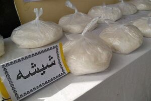 تصاویری از ۱۲۴۵ کیلوگرم شیشه و ۲۳۰ کیلوگرم هروئین کشف شده از یک کامیون + فیلم
