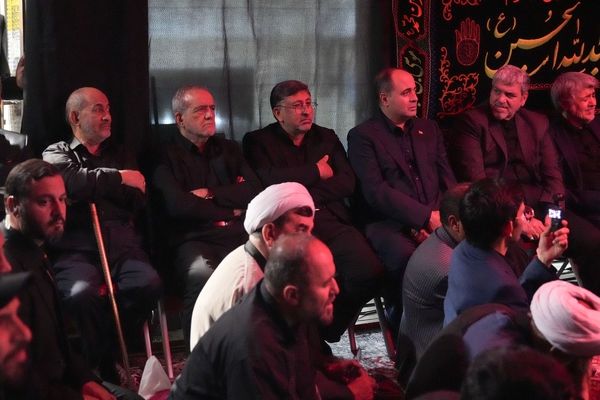 رئیس‌جمهور در مراسم روضه خانگی شهید لاریجانی حضور یافت