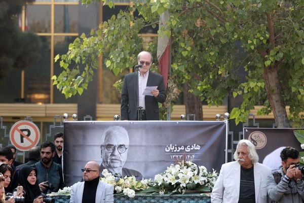 وداع تلخ اهالی تئاتر با هادی مرزبان در تالار وحدت
