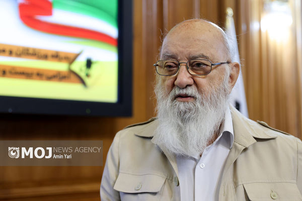 باید موازی با ساخت پارکینگ ، حمل و نقل عمومی را توسعه دهیم