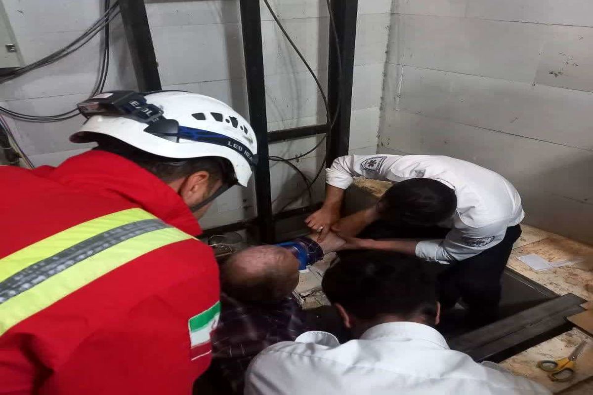 سقوط آسانسور