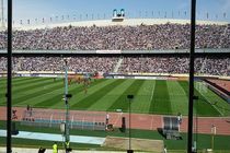 ظرفیت ورزشگاه آزادی تکمیل شد/ بازدید داوران سنگاپوری از زمین و درگیری و بازداشت + تصاویر