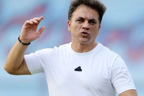 کمیته انضباطی برای سرمربی شمس‌آذر ابلاغیه فرستاد